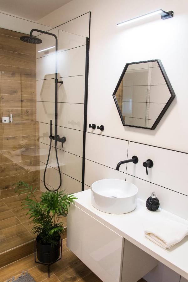 Danubio****2 Bedrooms-Be In The Center Of It All! Budapest Eksteriør billede